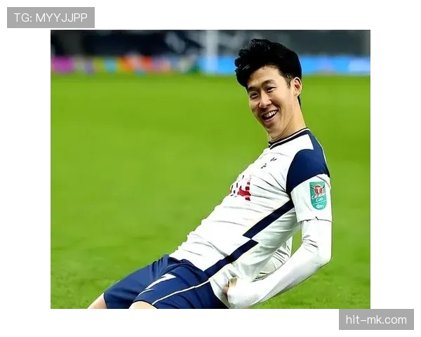 热刺球迷为孙兴慜呐喊，彰显团队精神与球迷支持力量