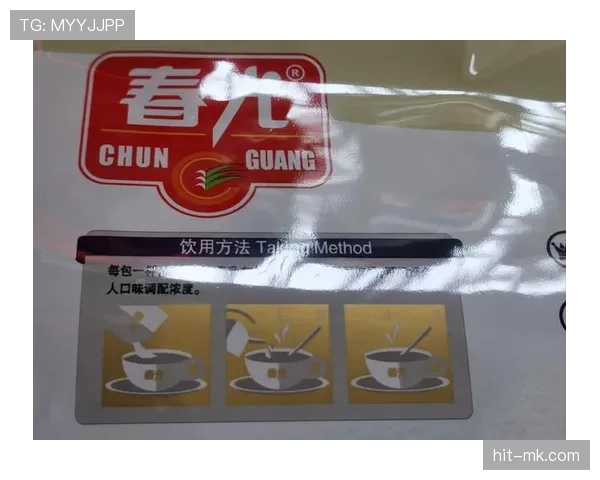 邢傲伟家的冰箱里塞满了蛋白粉，连饮料都得按毫升算